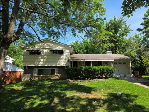 926 Goodhue Cir, Forest Park, OH 45240