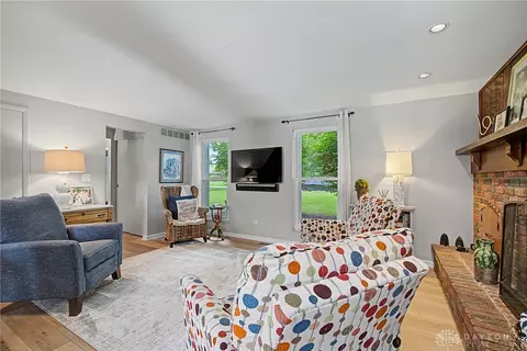 Living - 846 New England Ave, Centerville, OH 45429 photo 1 of 3
