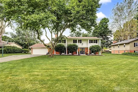 846 New England Ave, Centerville, OH 45429