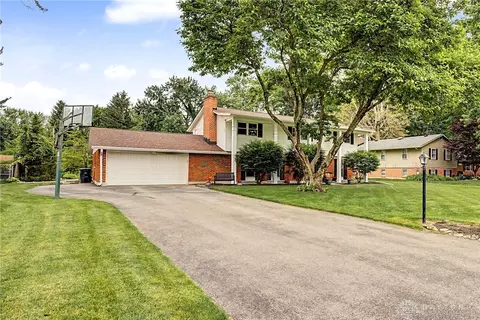 Exterior - 846 New England Ave, Centerville, OH 45429 photo 2 of 10