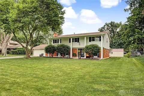 Exterior - 846 New England Ave, Centerville, OH 45429 photo 3 of 10