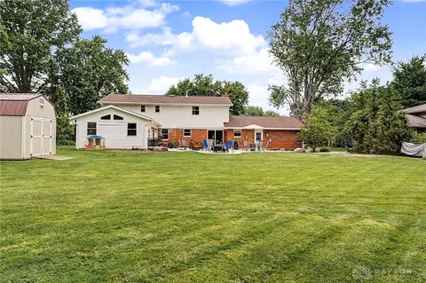 Exterior - 846 New England Ave, Centerville, OH 45429 photo 9 of 10