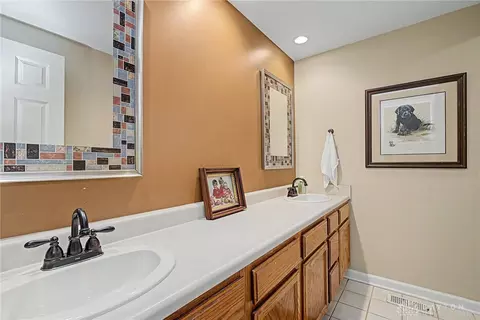 Bath - 846 New England Ave, Centerville, OH 45429 photo 3 of 4