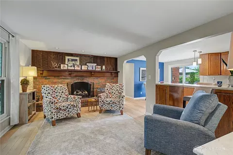 Living - 846 New England Ave, Centerville, OH 45429 photo 2 of 3