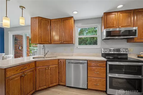 Kitchen - 846 New England Ave, Centerville, OH 45429 photo 2 of 5