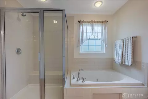 Bath - 1219 Artesian Ln, Fairborn, OH 45324 photo 3 of 4