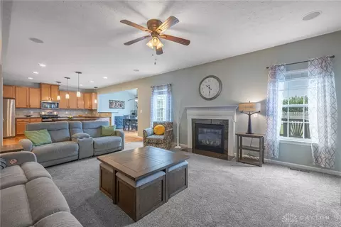 Living - 1219 Artesian Ln, Fairborn, OH 45324 photo 3 of 4