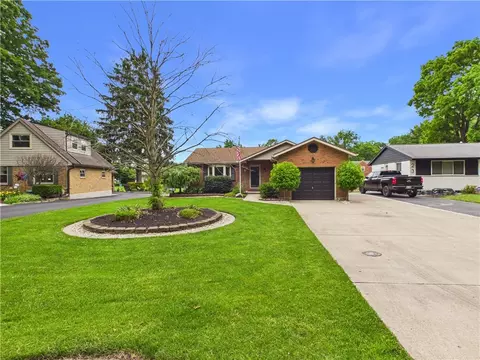21 Dorchester Dr, Dayton, OH 45415