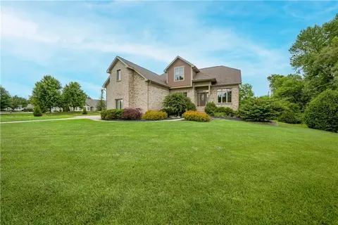 9922 Arn Dr, Washington Township, OH 45458