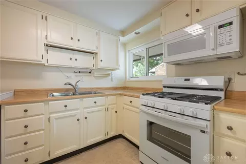Kitchen - 3689 Elmira Dr, Kettering, OH 45439 photo 3 of 3