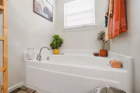 Bath - 9415 Oak Brook Dr, Centerville, OH 45458 photo 2 of 4