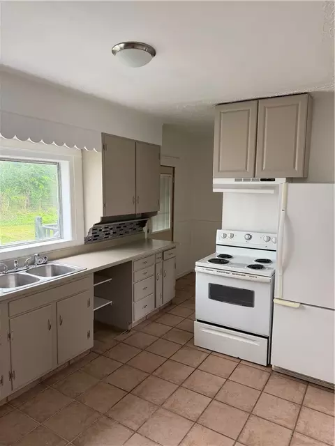 80 E Maplewood Ave, Dayton, OH 45405