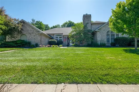 572 Towncrest Dr, Beavercreek, OH 45434