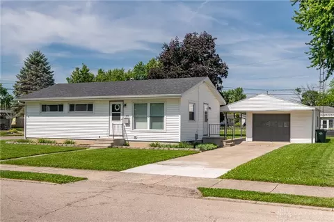 810 Meadow Ln, Troy, OH 45373