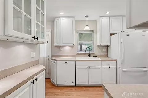 Kitchen - 141 Napoleon Dr, Kettering, OH 45429 photo 2 of 2