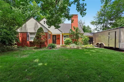 141 Napoleon Dr, Kettering, OH 45429