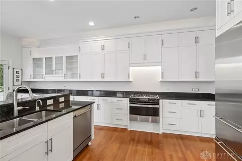 Kitchen - 269 Rue Marseille, Kettering, OH 45429 photo 3 of 4