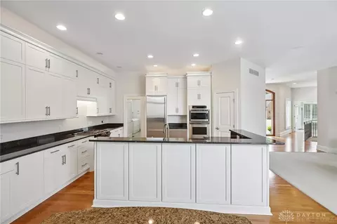 Kitchen - 269 Rue Marseille, Kettering, OH 45429 photo 4 of 4