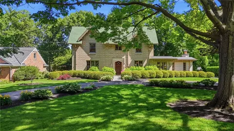 55 Park Rd, Oakwood, OH 45419