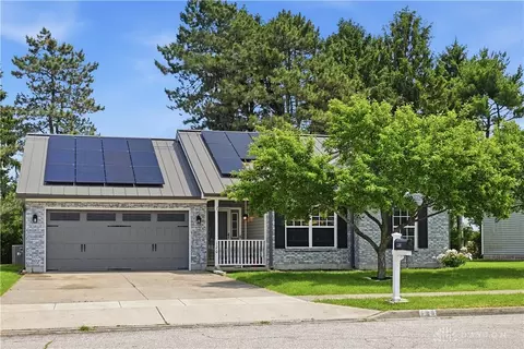 120 Parkview Dr, New Lebanon, OH 45345