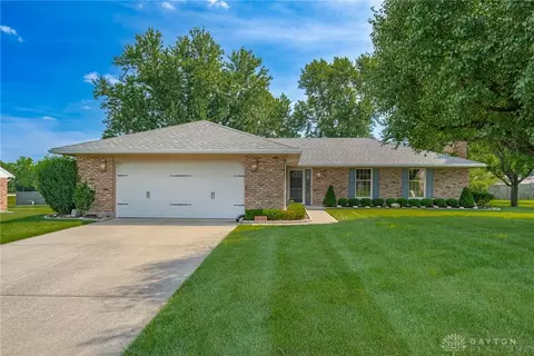 1620 Silverlake Dr, Washington Township, OH 45458