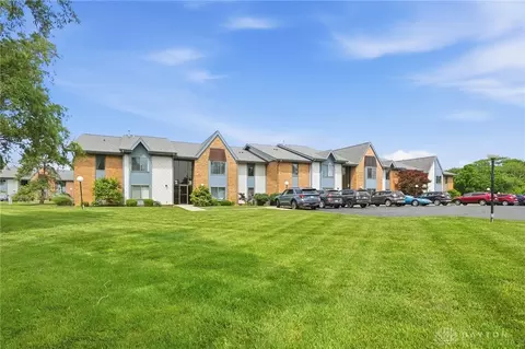 1949 Washington South Dr, Washington Township, OH 45458