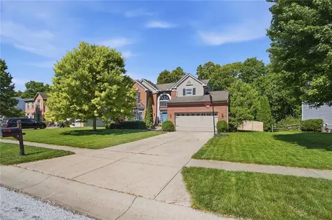 77 W Waterbury Dr, Springboro, OH 45066