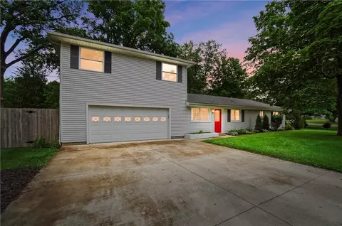 1684 Pierce Dr, Dayton, OH 45432