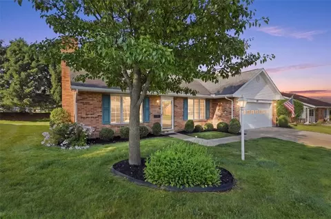 1814 Primrose Ln, Fairborn, OH 45324