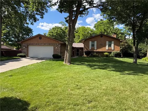 2709 Pine Valley Ct, Dayton, OH 45414
