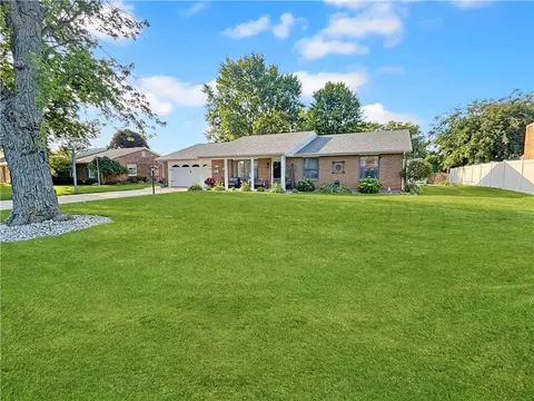 768 Gardenwood Dr, Greenville, OH 45331