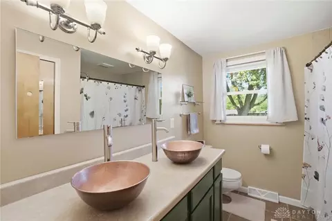 Bath - 4267 Helena Dr, Springfield, OH 45503 photo 2 of 4