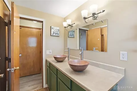 Bath - 4267 Helena Dr, Springfield, OH 45503 photo 3 of 4