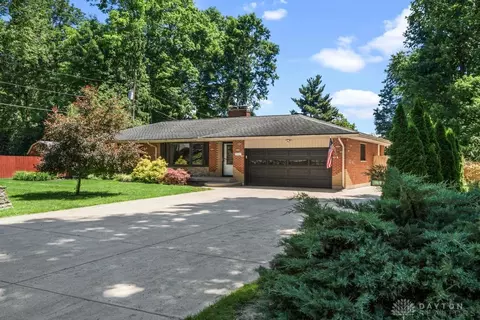 1402 Fudge Dr, Beavercreek, OH 45434