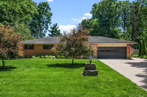 1402 Fudge Dr, Beavercreek, OH 45434