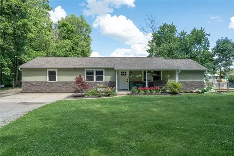 242 N Bickett Rd, Xenia, OH 45385