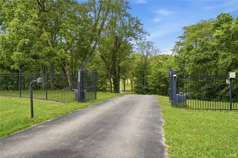 4681 Upper Valley Pike, Springfield, OH 45502 photo 2