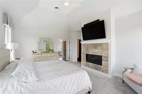 Bedroom - 4681 Upper Valley Pike, Springfield, OH 45502 photo 2 of 10