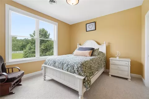 Bedroom - 4681 Upper Valley Pike, Springfield, OH 45502 photo 4 of 10