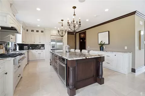 Kitchen - 4681 Upper Valley Pike, Springfield, OH 45502 photo 1 of 10