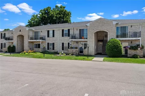 2229 Crew Cir, Dayton, OH 45439