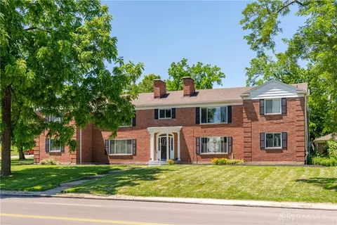 1121 Far Hills Ave, Oakwood, OH 45419