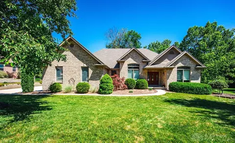 1271 Oakleaf Dr, Beavercreek, OH 45434