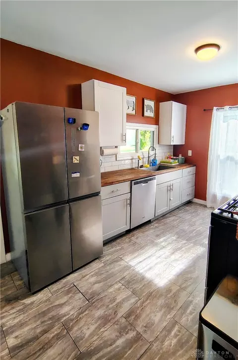 Kitchen - 3689 W National Rd, Springfield, OH 45504 photo 3 of 5
