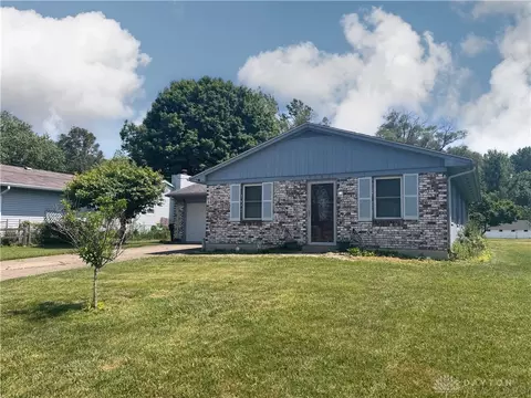 8543 Kingston Dr, Franklin, OH 45005