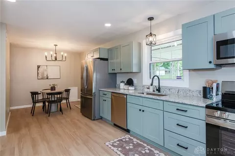 Kitchen - 2808 Powhattan Pl, Kettering, OH 45420 photo 5 of 6