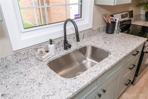 Kitchen - 2808 Powhattan Pl, Kettering, OH 45420 photo 3 of 6
