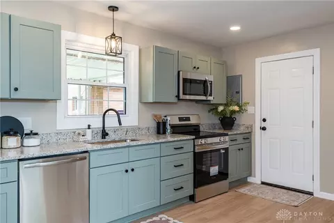 Kitchen - 2808 Powhattan Pl, Kettering, OH 45420 photo 2 of 6