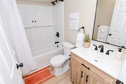Bath - 2808 Powhattan Pl, Kettering, OH 45420 photo 2 of 4