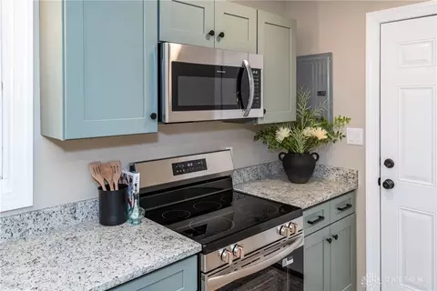 Kitchen - 2808 Powhattan Pl, Kettering, OH 45420 photo 4 of 6